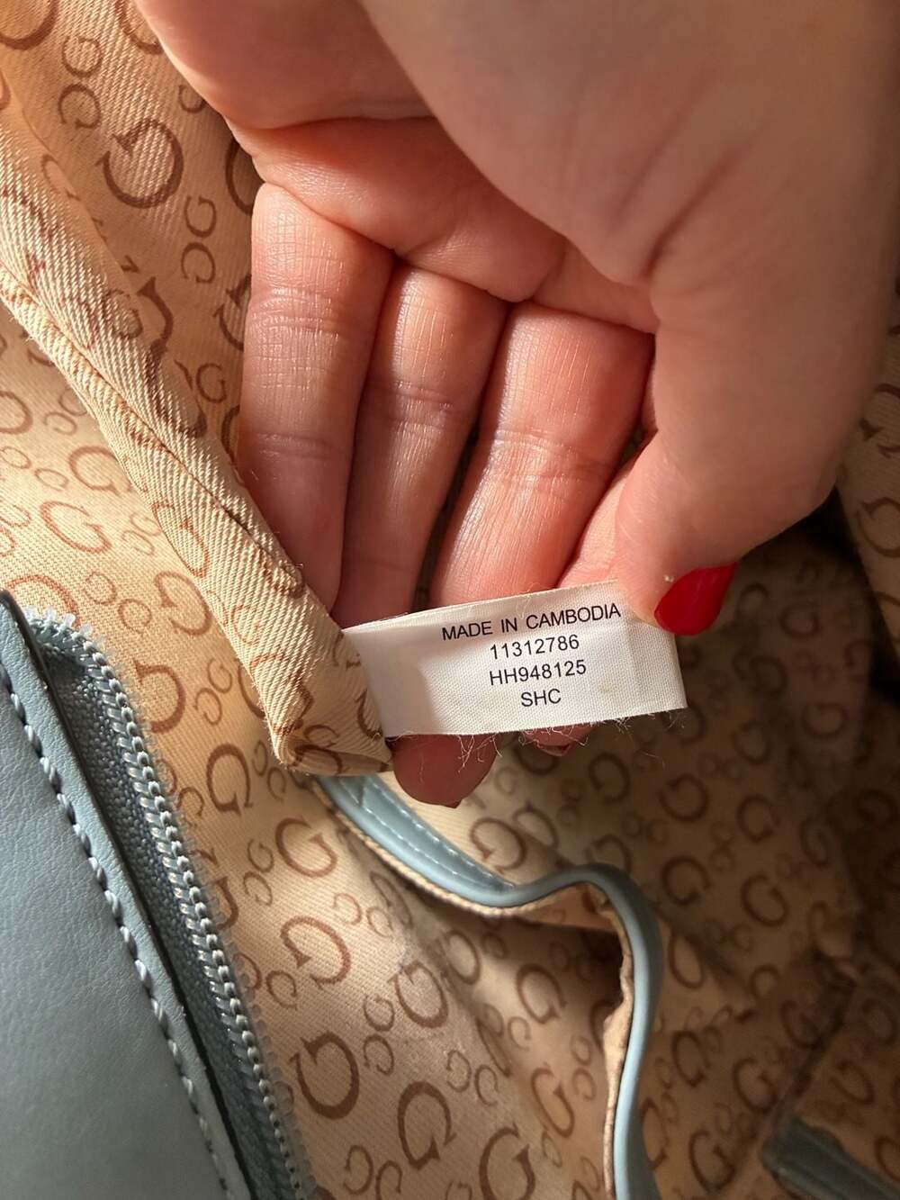 Y2K Guess Delphine Logo Tote Bag in White and Blue - Picture 11 of 13